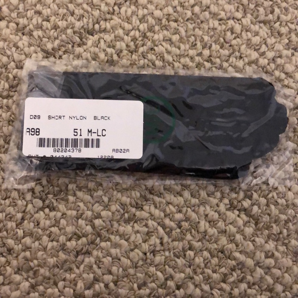 Short black gloves